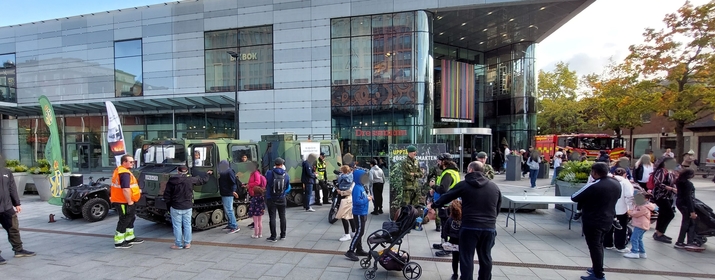 Sollentuna Centrum erbjöd lagom mycket människor i den minst väderomväxlande lördag.
